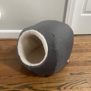 Dog / Cat Bed. New without tags!